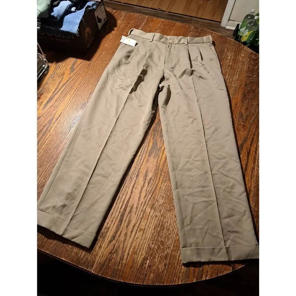 New 32x29 Van Heusen Men’s Pleated Dress Pants Brown Microfiber Comfort Stretch